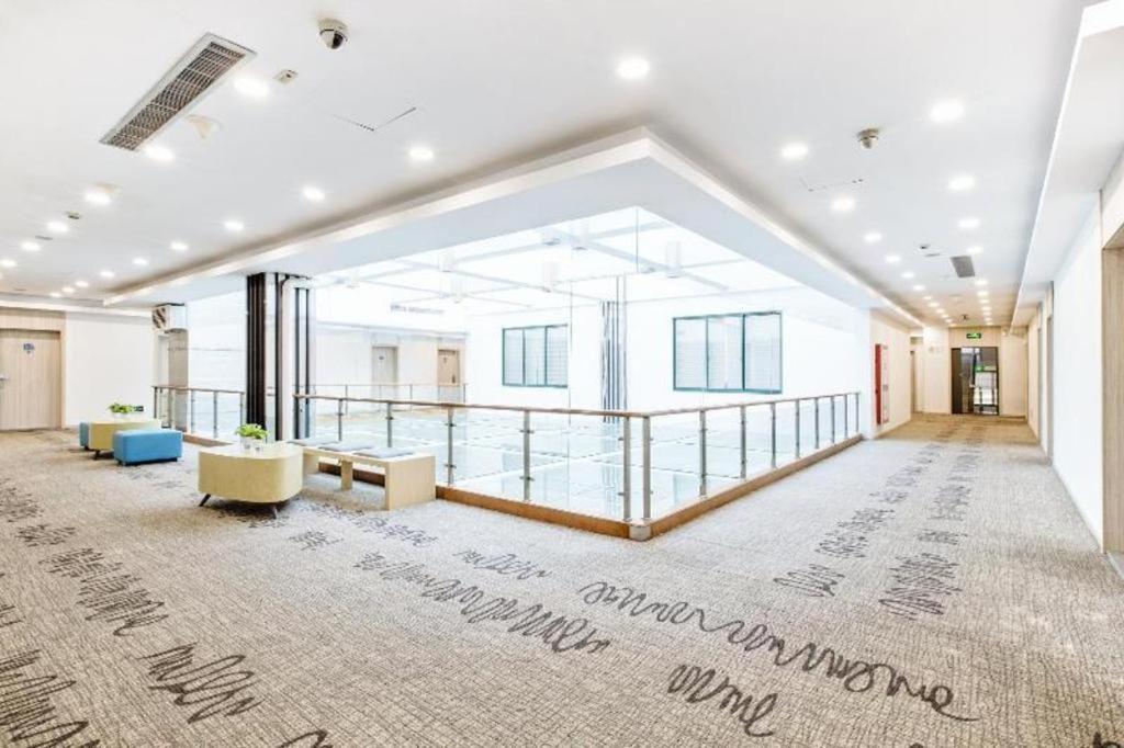 Hotel Hanting Zhangjiang 2*